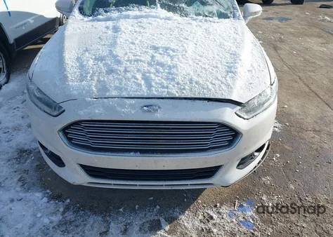 2016 Ford Fusion Energi Titanium z USA, uszkodzony, nr VIN 3FA6P0SU8GR272477